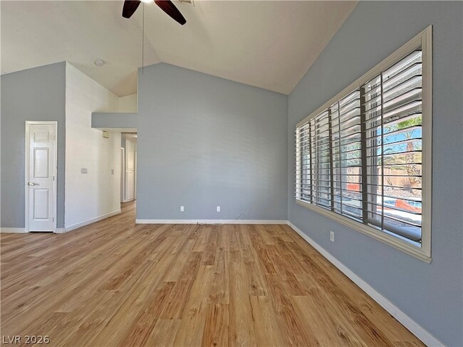 Building Photo - 2746 Sandalwood Ave