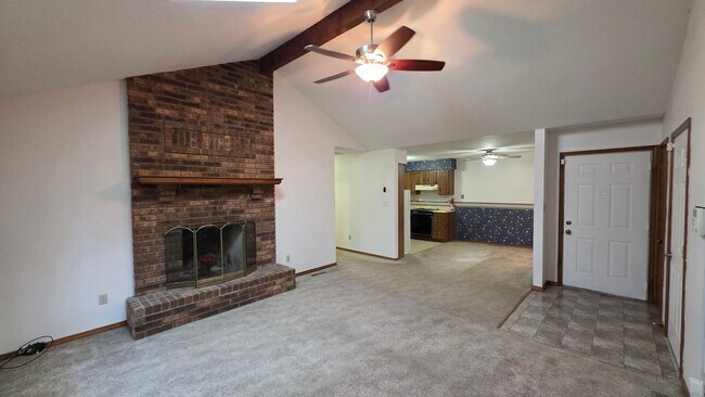 Building Photo - 503 E Redwood St