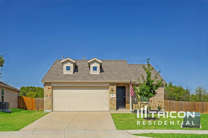 Primary Photo - 304 Ranchito Pass