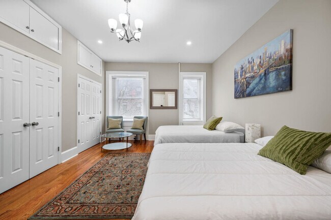Building Photo - 215 W 138th St