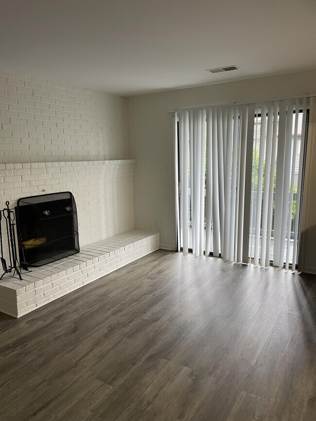 Building Photo - 161 Harvest Dr