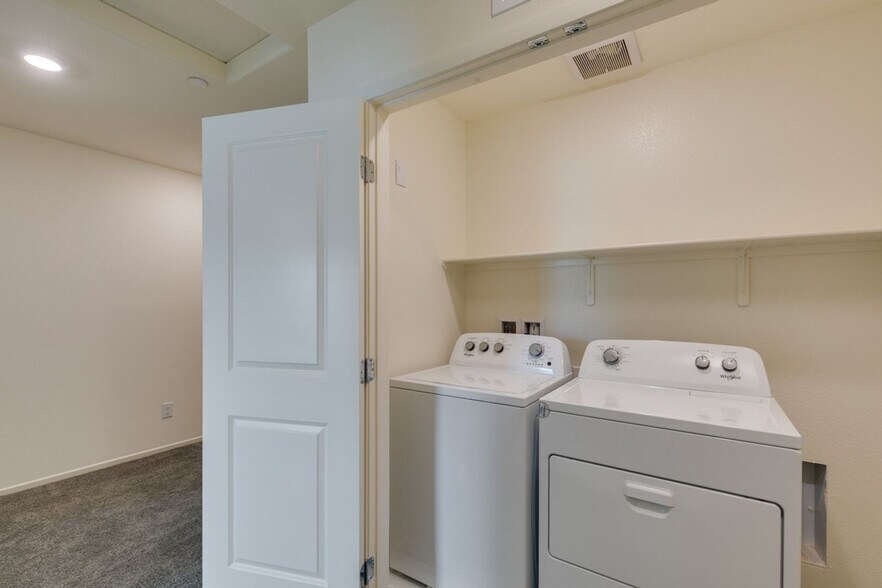 Building Photo - 7379 Craig Cv Ct