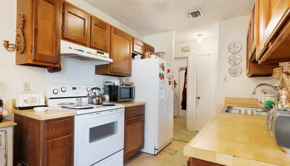 Building Photo - 5207 Tom Stafford Dr