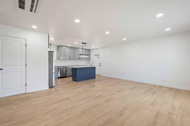 Building Photo - 1301 Clements Cir