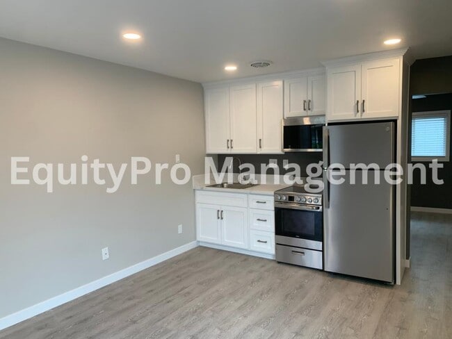 Building Photo - 7043 Pickering Ave
