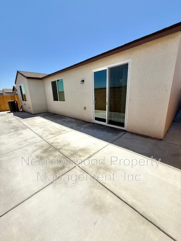 Building Photo - 6550 E Carmen Ave