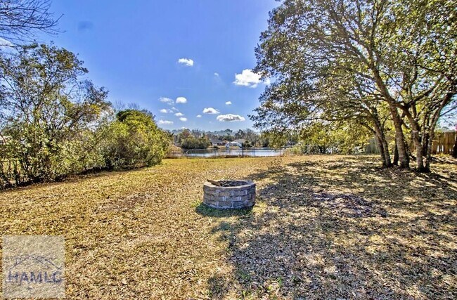 Building Photo - 404 Clairemore Ct