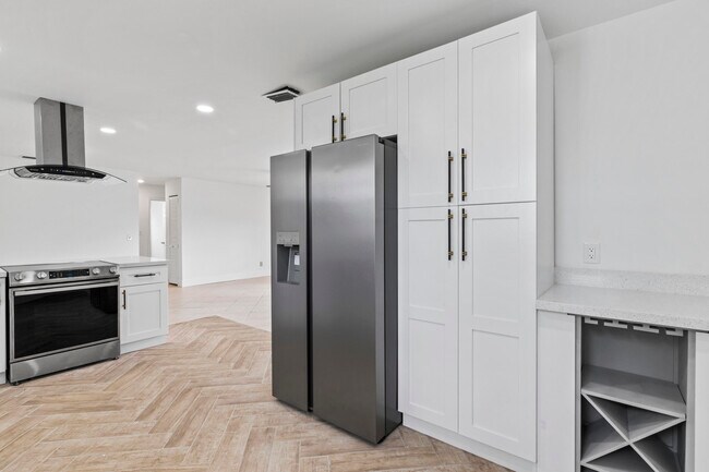 Building Photo - 106 NW Curtis St