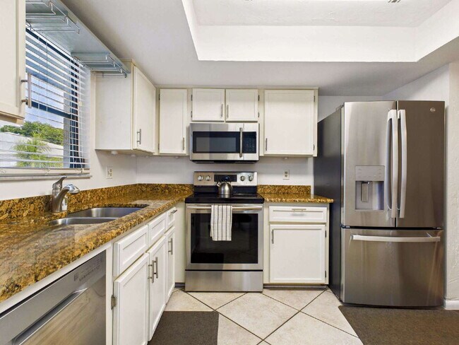 Building Photo - Furnished 2BR/2BA Pine Haven Condo with Pr...