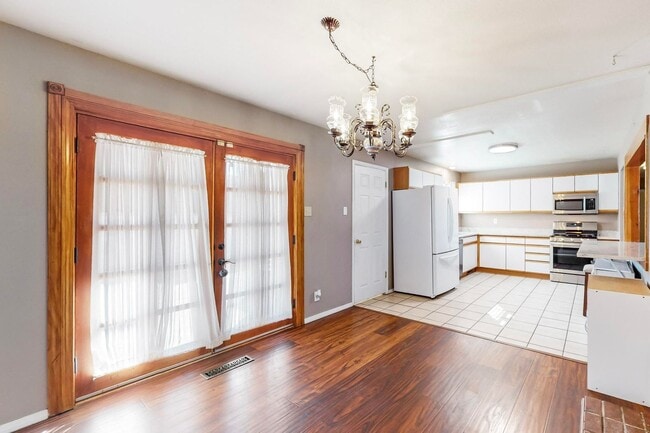 Building Photo - LOMAS/JUAN TABO 3 Bedroom 2 Bath 1/CG