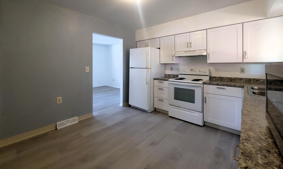 New Kitchen - 8869 Circle Dr