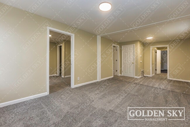 Building Photo - 615 S Mound St