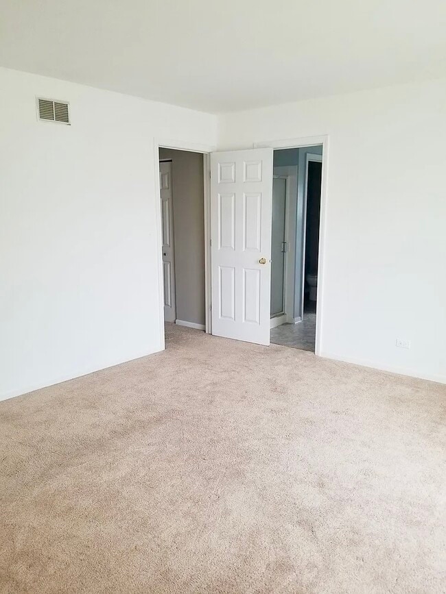 Building Photo - 2223 Periwinkle Ln