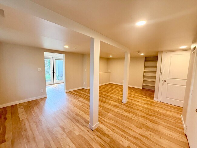 Building Photo - North Queen Anne Home