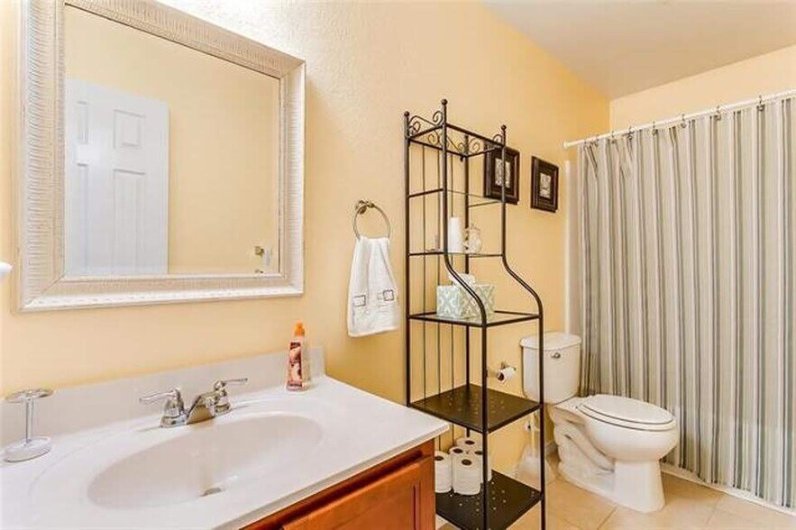 2nd bathroom - 9032 Yellow Cedar Trl