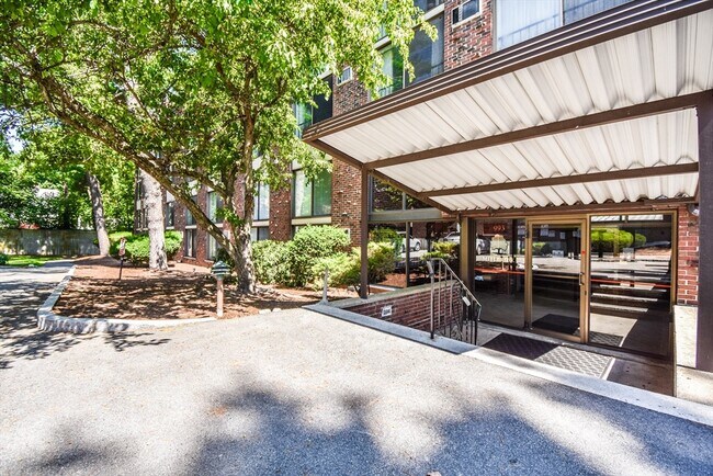 Building Photo - 993 Massachusetts Ave