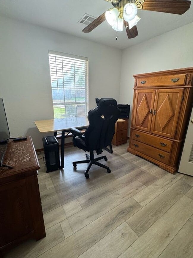 Building Photo - Fully Furnished, STR - (3) Bed/(2) Bath + Office! Pool Access!