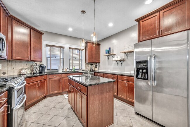 Building Photo - 1501 E 105th St