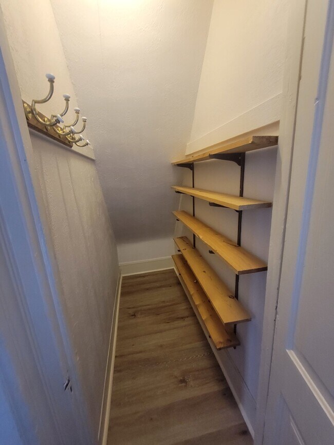 Building Photo - Upper level Duplex for RENT - VIDEO TOUR