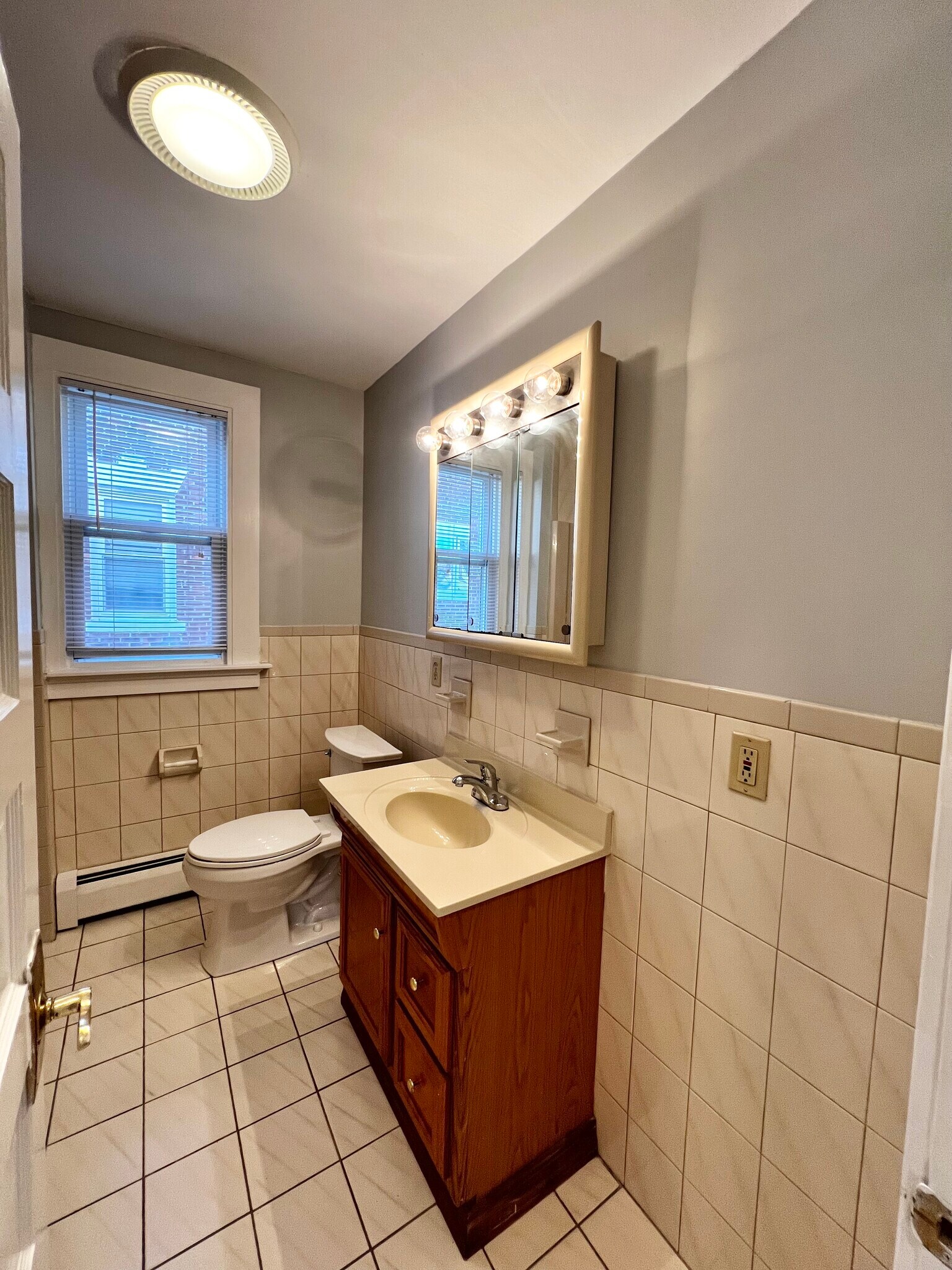 Building Photo - 532 High St