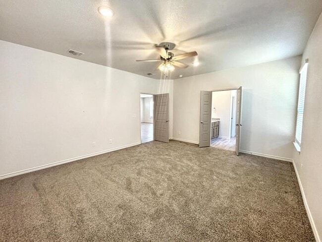 Building Photo - 725 Freedom Cir