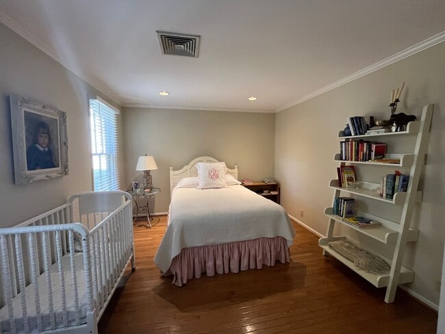 Building Photo - 2 Bedroom/ 2.5 Bath Townhome with 1 Car Ga...