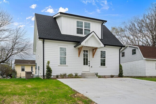 Building Photo - 3 Bed 2.5 Bath New Construction in Old Hickory