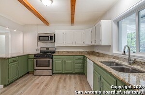 Building Photo - 2626 W Mistletoe Ave