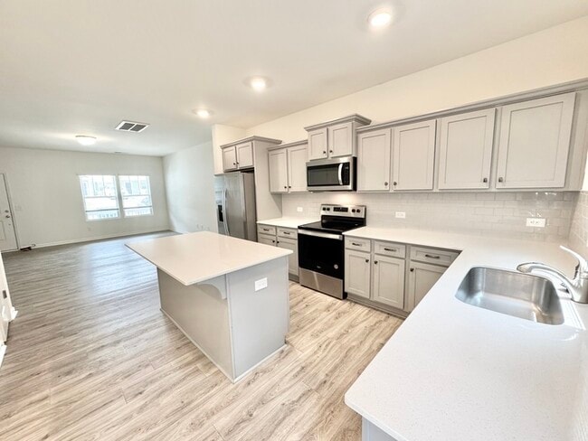 Building Photo - 3BD/2.5 bath townhome minutes from I- 85 and historic downtown MOVE IN SPECIAL