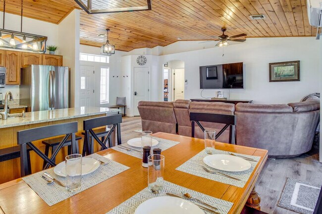 Building Photo - 311 S 16th St