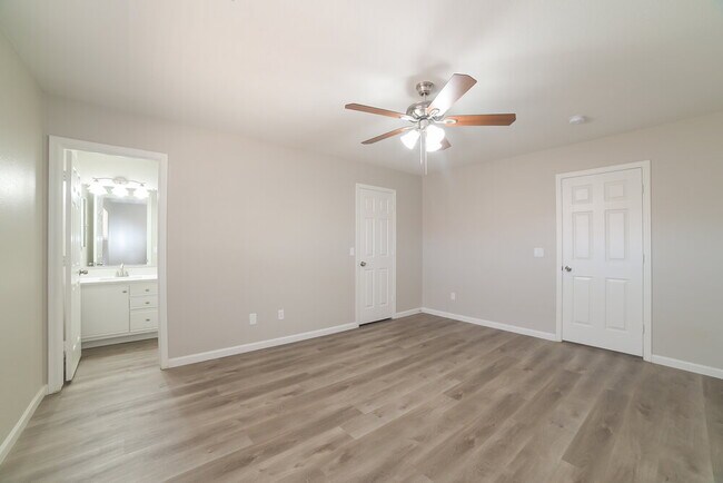 Building Photo - 10529 W Foothill Dr