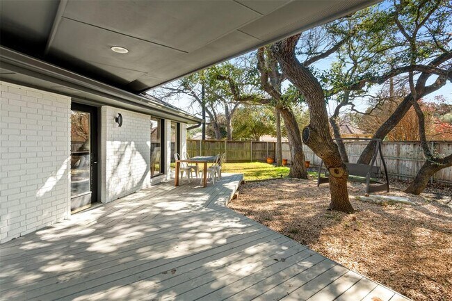 Building Photo - 6805 Western Oaks Blvd