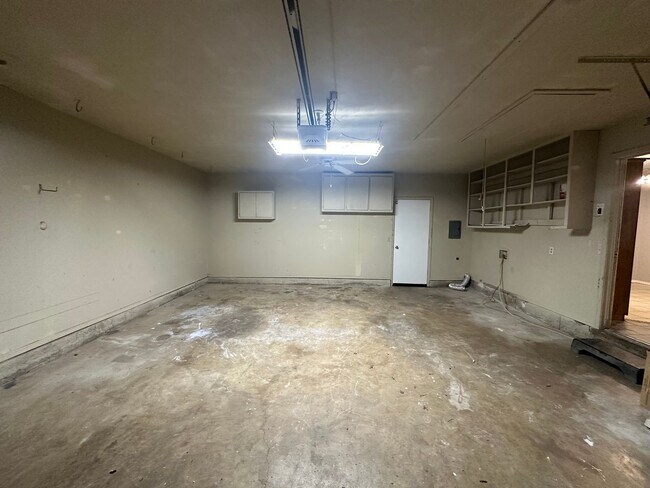 Building Photo - 312 S Avery Dr
