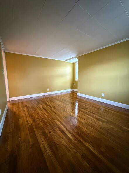 Building Photo - 214 Columbia St