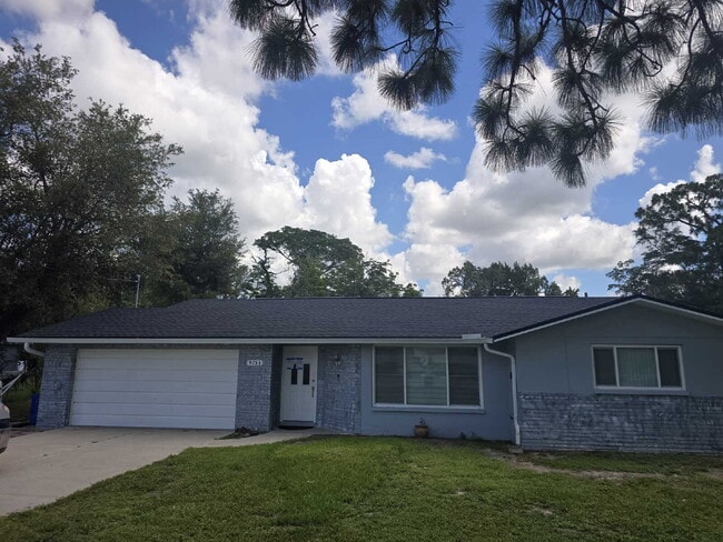 Building Photo - Beautiful remodeled Studio/efficiency room...