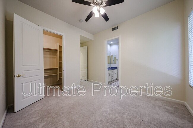 Building Photo - 11050 E Verbena Ln