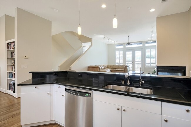 Building Photo - 2437 South Blvd