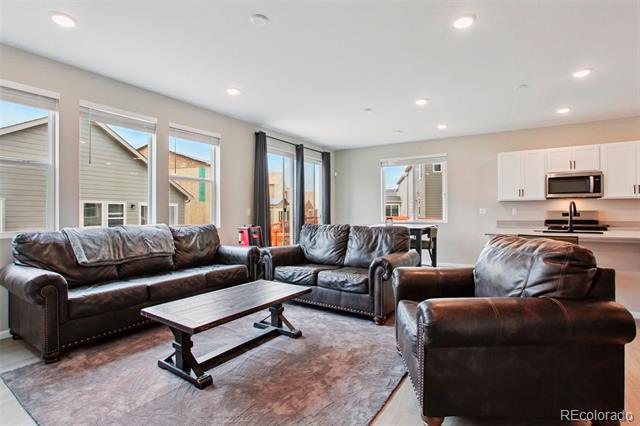 Building Photo - 4140 Lake St