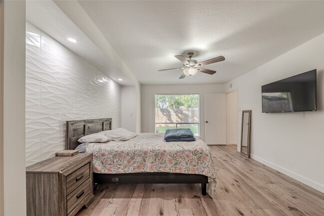Building Photo - 2423 Woven Wood Ln