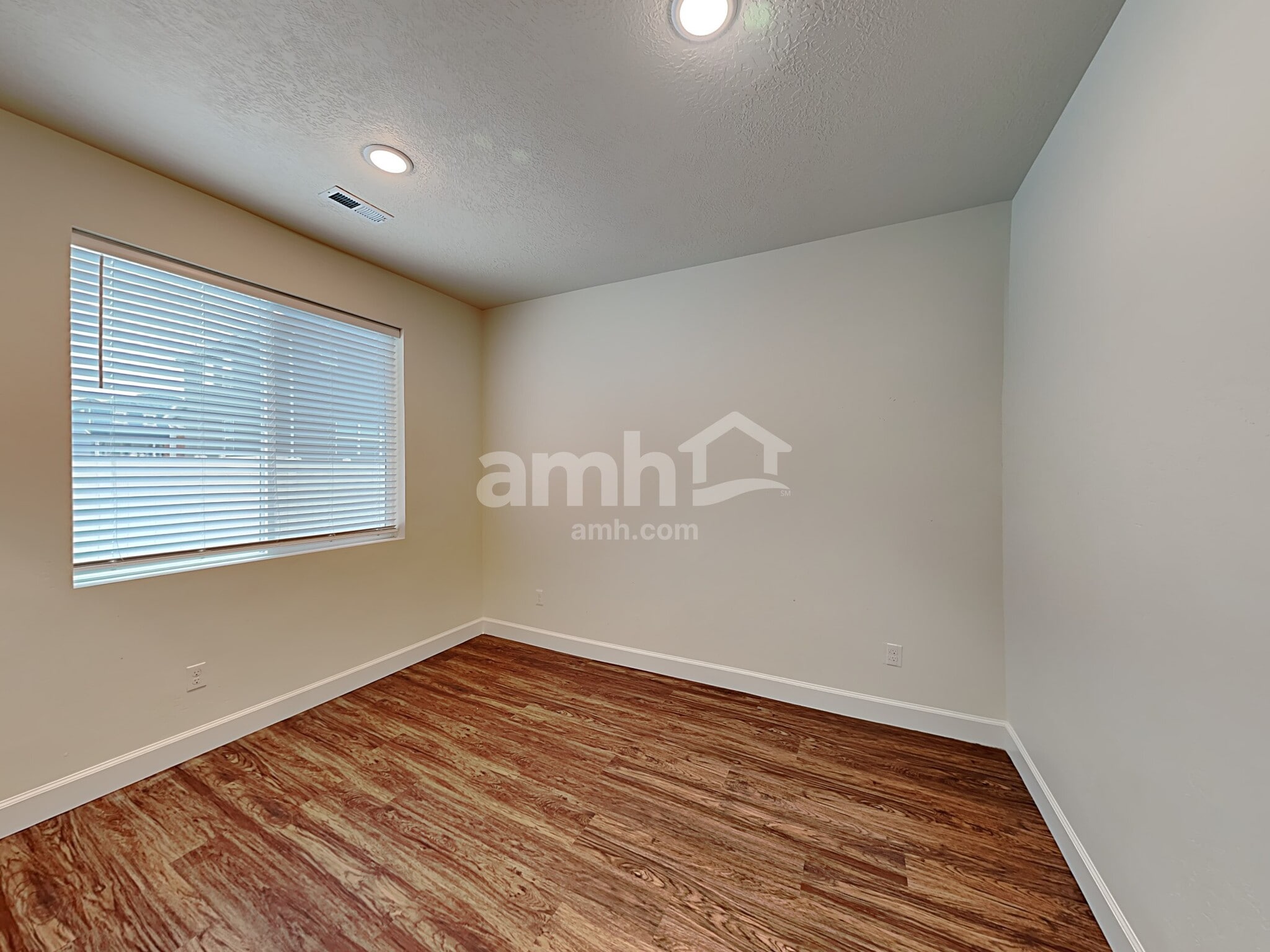 Building Photo - 2403 E Surry Way