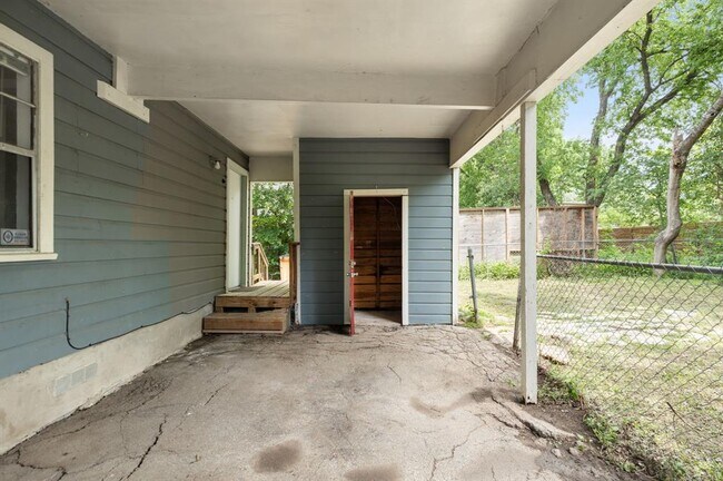 Building Photo - 918 E 50th None