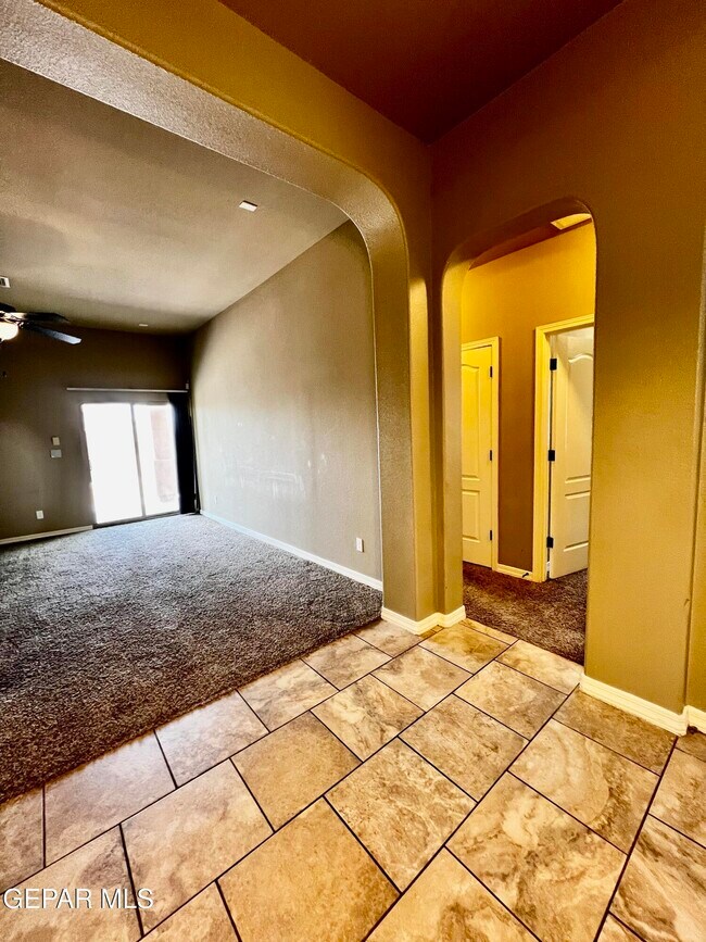 Building Photo - 3133 Clearbrook