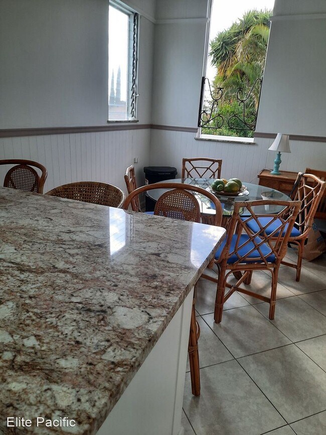 Building Photo - 3 br, 2 bath House - 321 Hokulani St