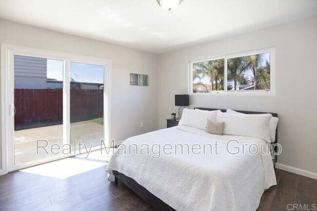 Building Photo - 888 Narwhal St