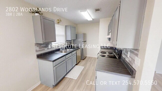 Building Photo - 2802 Woodlands Dr