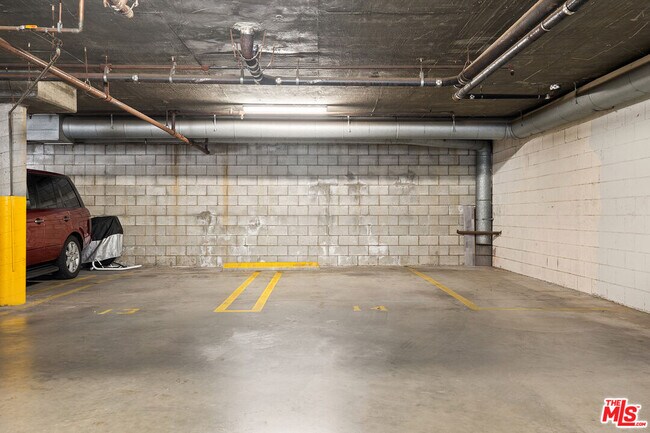 Building Photo - 252 W Spazier Ave