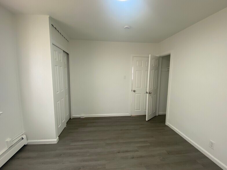 Building Photo - 1615 E Gowen Ave