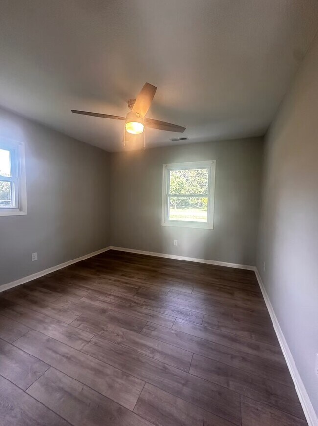 Building Photo - 113 N Crestwood Dr