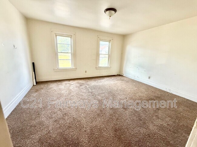 Building Photo - 726 Waddell Ave