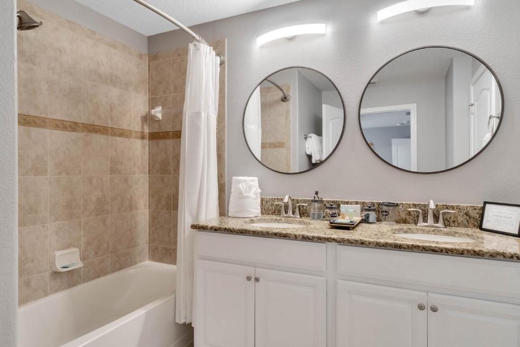 Primary Ensuite Bathroom - 8966 Sugar Palm Rd
